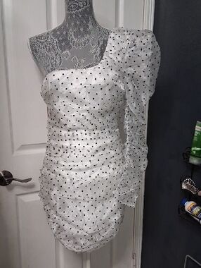 naked wardrobe White Lace Overlay Top